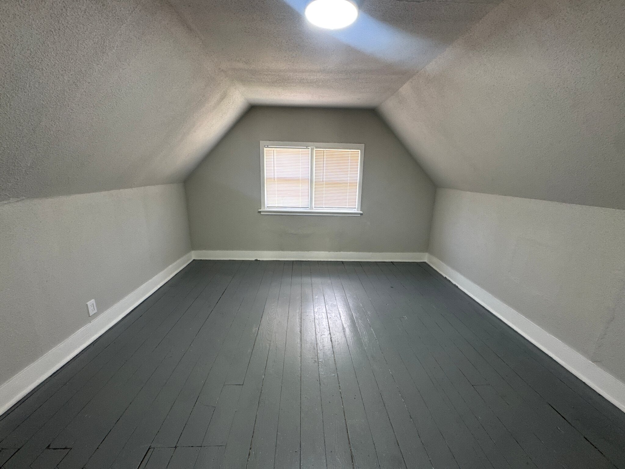 Building Photo - 265 W 107th St