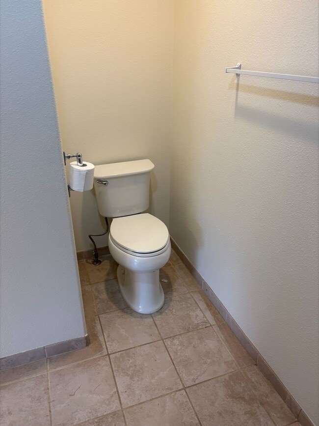 Building Photo - Felida 4 Bedroom with ADA bathroom