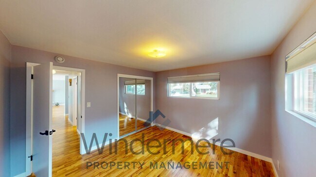 Building Photo - 2348 Frazier Dr