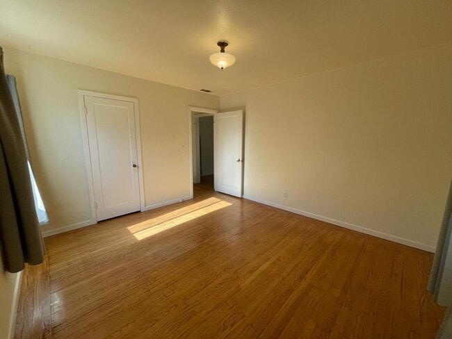 Building Photo - Charming 3-Bedroom, 1-Bathroom Home for Re...