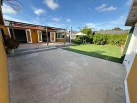 Building Photo - 495 Queen Anne Dr