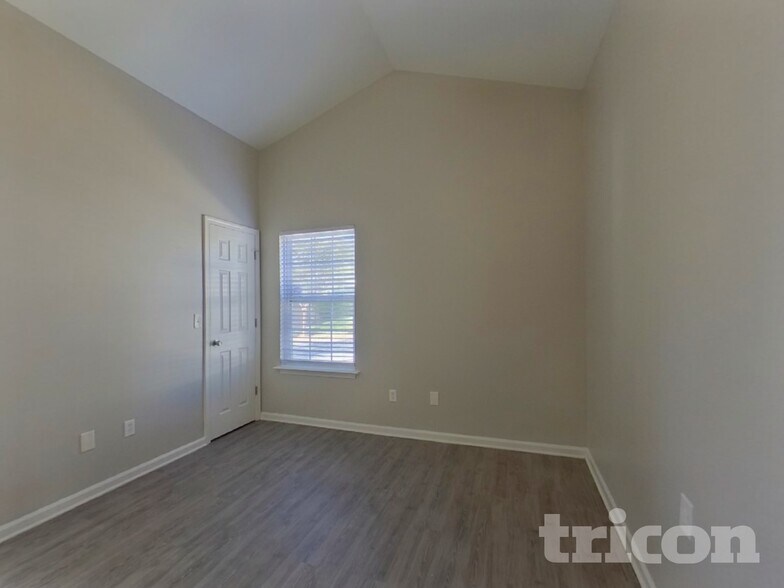 Building Photo - 1517 Crandon Dr