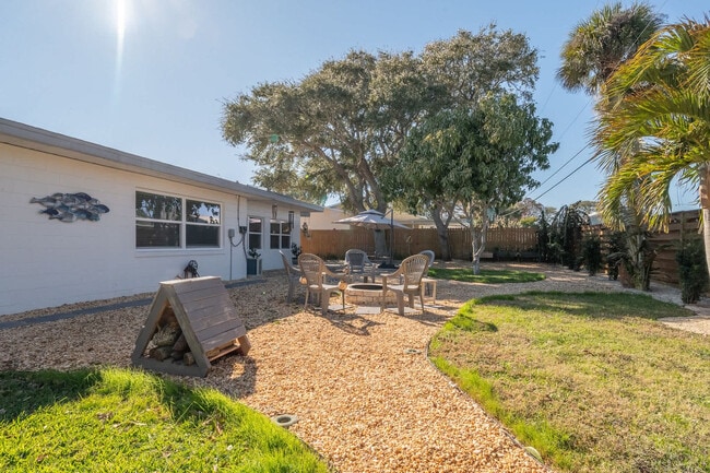 Building Photo - 415 N Shore Dr