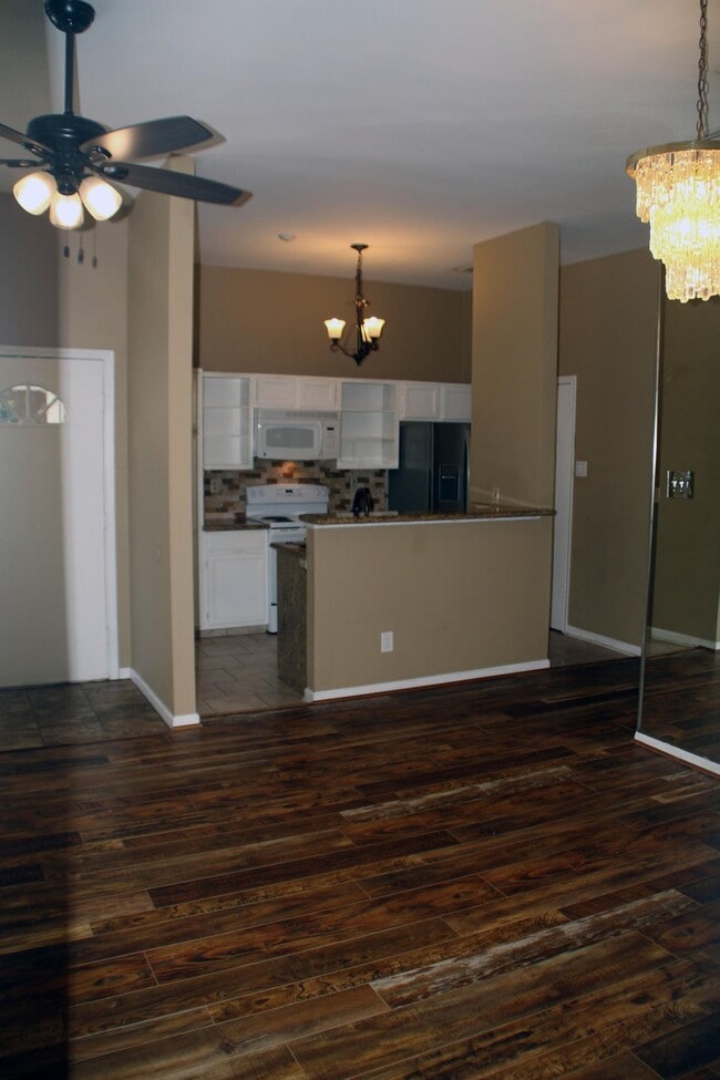 Building Photo - 3500 Tangle Brush Dr