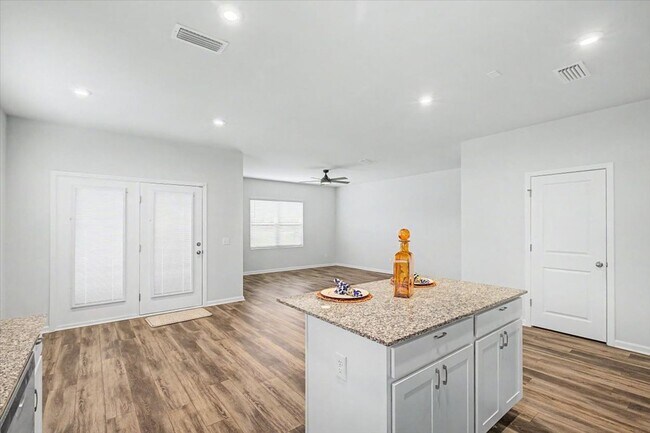 Building Photo - 783 Longleaf Dr