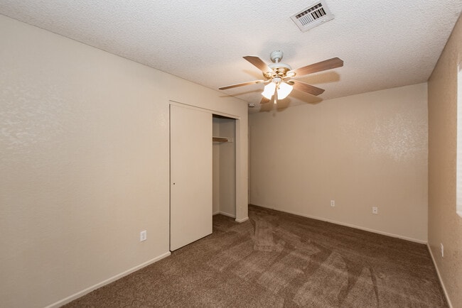 Building Photo - 2866 S 30th Dr