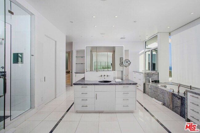 Building Photo - 27454 Winding Way