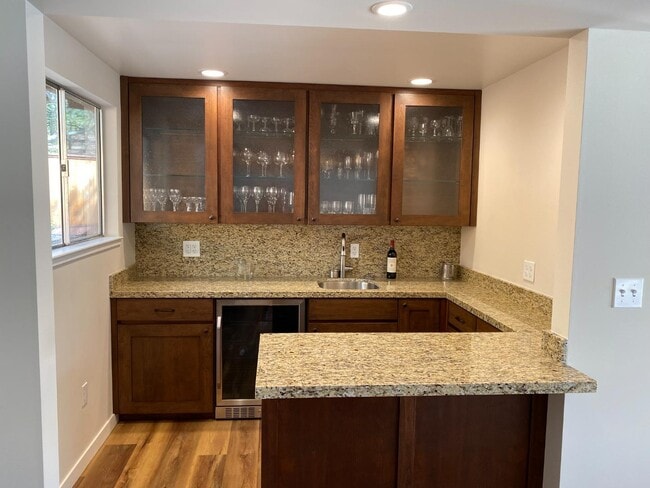 Building Photo - 121 Degas Rd