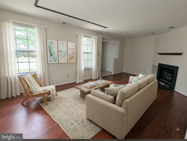 Building Photo - 1402 Tristram Cir