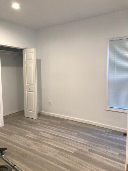 Building Photo - 2007 Broadway St