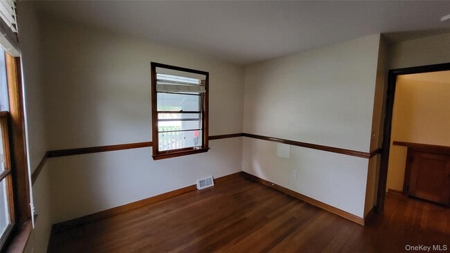 Building Photo - 156 Doris St