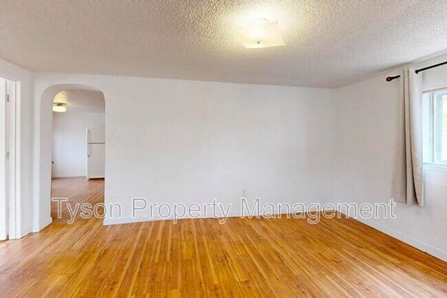 Building Photo - 1630 Griegos Rd NW