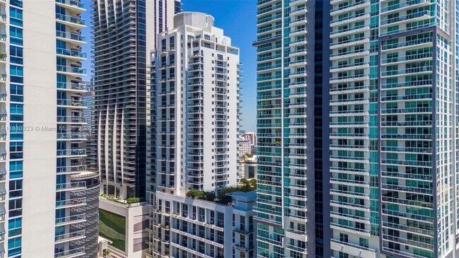 Building Photo - 1050 Brickell Ave