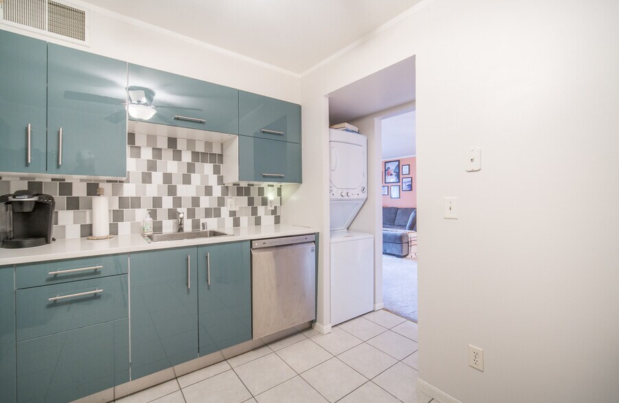 In-unit Laundry - 3942 N Oakland Ave