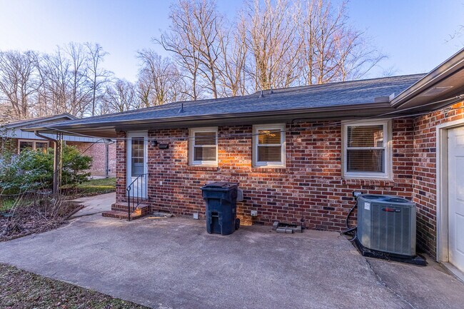 Building Photo - 4A Heritage Ct