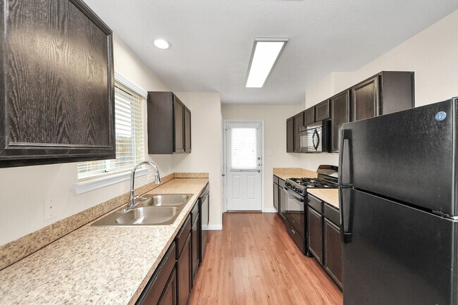 Building Photo - 819 Sun Prairie Dr