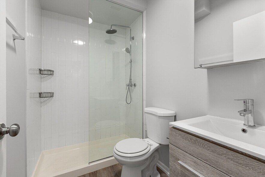 Building Photo - 4871 N Magnolia Ave