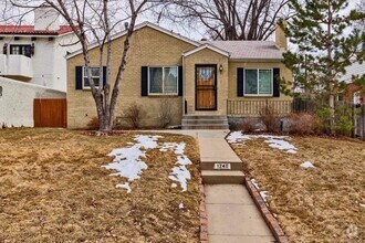 Building Photo - Gorgeous Home in Great Neighborhood! Licen...