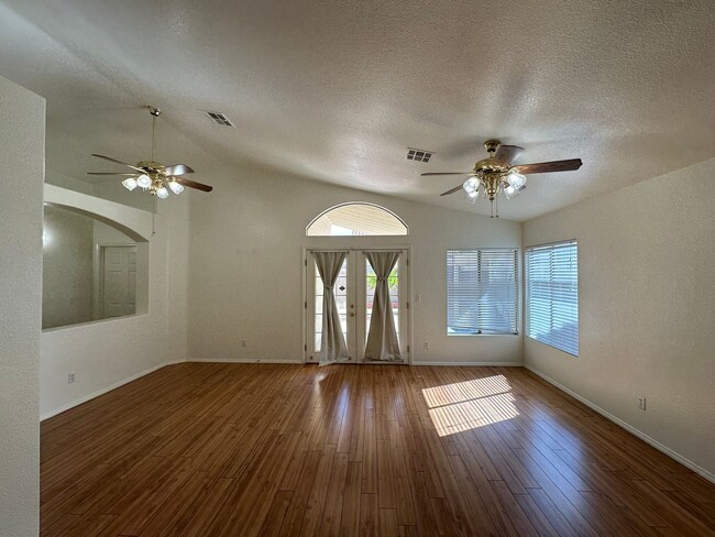 Building Photo - Buffalo & Lake Mead