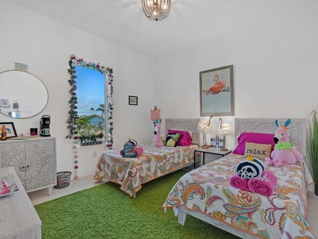 Building Photo - 317 E Seaview Cir