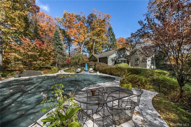 Building Photo - 4 Valley Trail