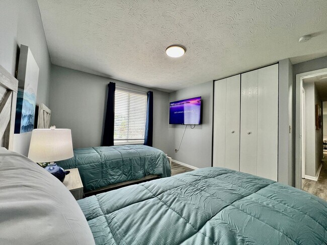 Building Photo - 6631 Pin Oak Ct