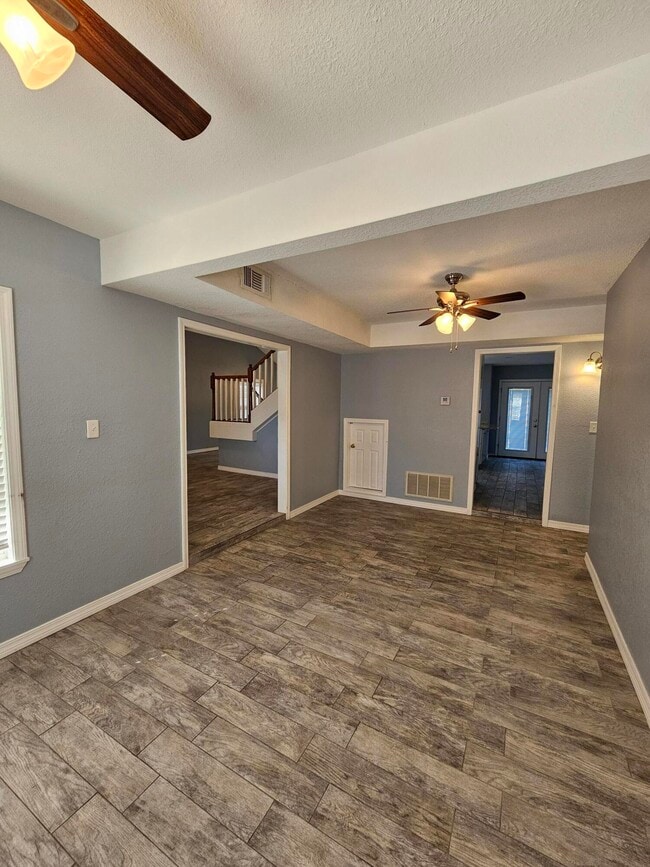 Building Photo - 1077 Woodlore Cir