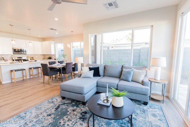 Building Photo - 3726 E Flower St