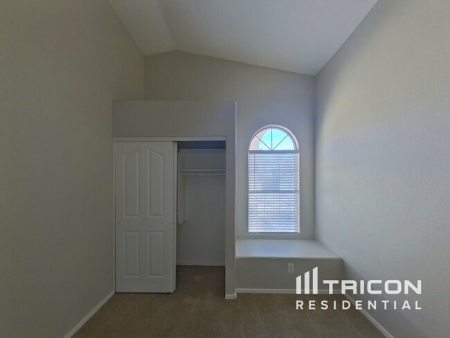 Building Photo - 12209 W Edgemont Ave