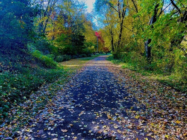 Building Photo - 1950 W 1st St