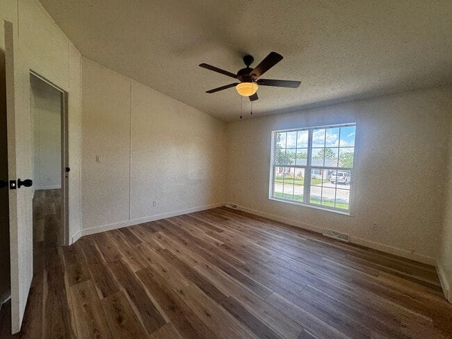 Building Photo - WELCOME HOME!