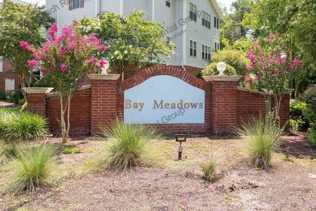 Building Photo - 4850 Meadowsweet Dr