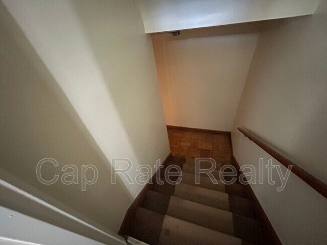 Building Photo - 107 N Hampton Rd