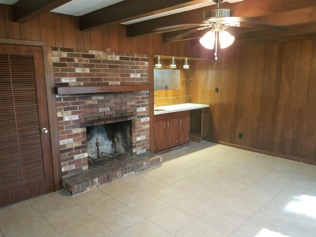 Building Photo - Charming 3BD/2BA Two-Story Home with Picturesque Pond Views in Lakeland