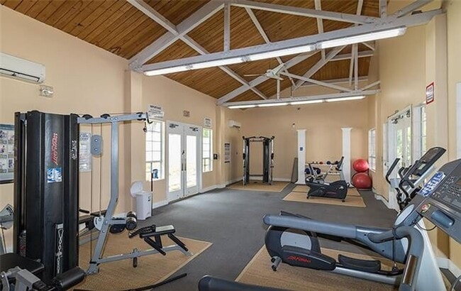 Building Photo - 2BR/2BA/2prkg Townhouse unit in a Guard-ga...