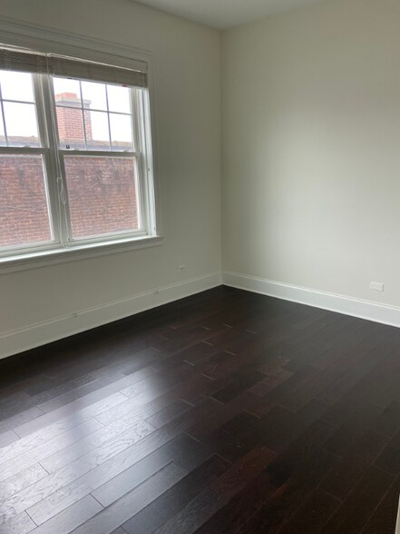 Building Photo - 2500 Green Bay Rd