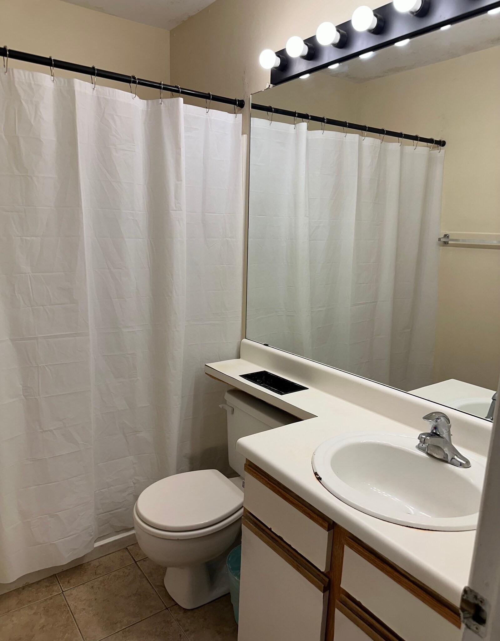 Building Photo - 220 Elm St