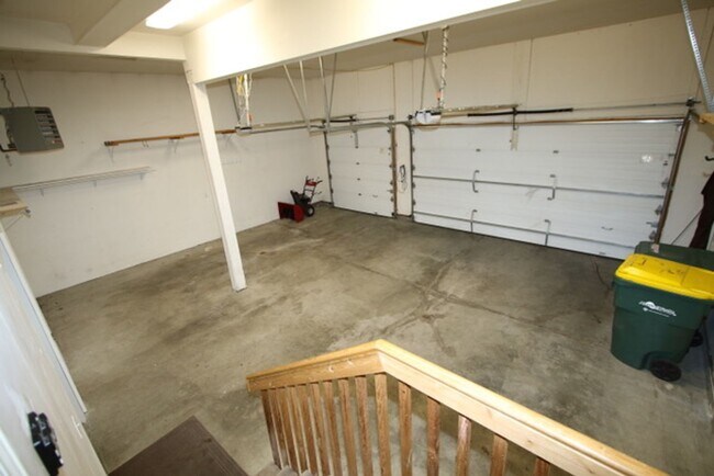 Building Photo - 9010 Sahalee Dr