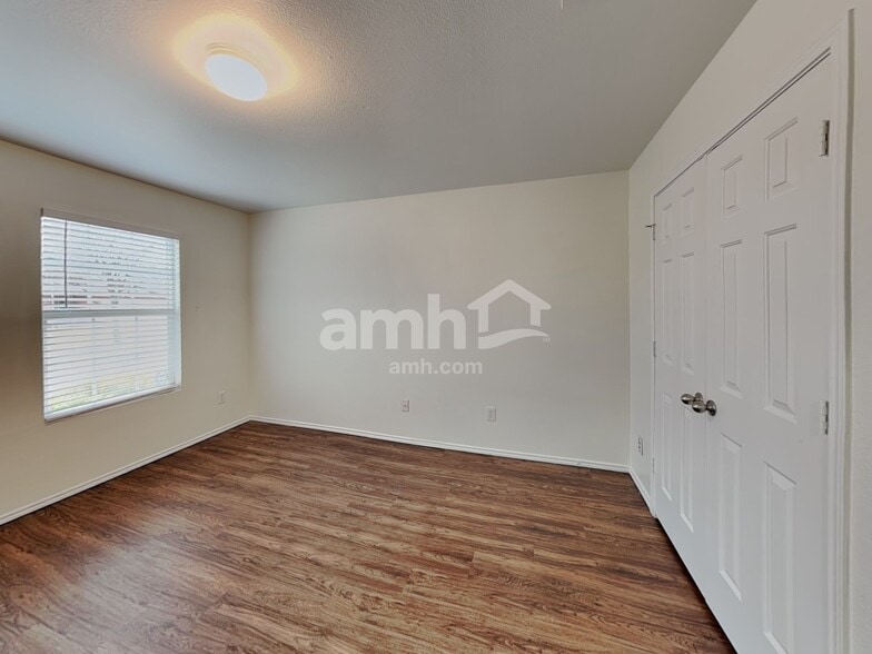 Building Photo - 811 Wild Prairie Dr