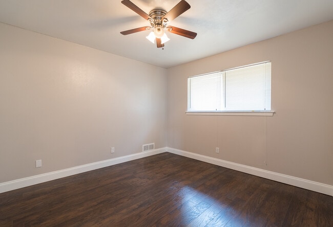 Building Photo - 6912 Clearglen Dr