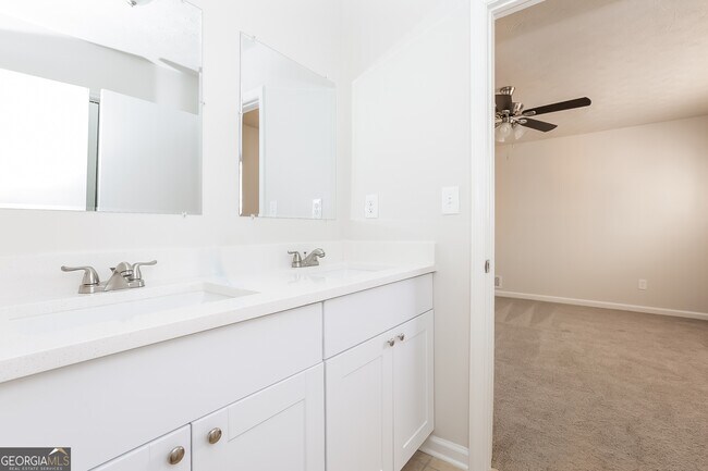 Building Photo - 7000 Merrywood Dr