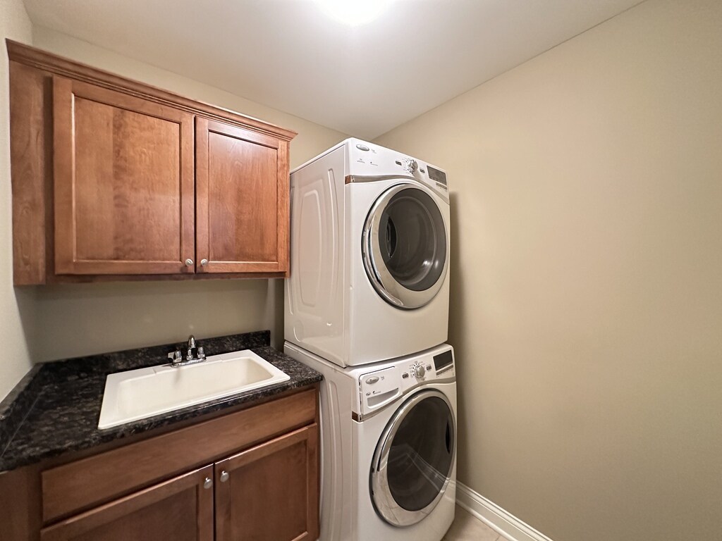 Building Photo - 2 Itasca Place