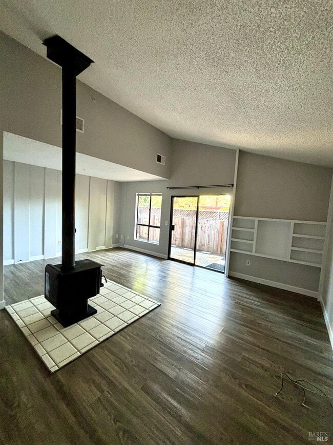 Building Photo - 49 Redwood Ct