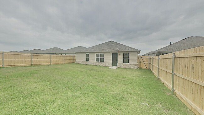 Building Photo - Very Nice 4 Bedroom 2 Bath Home in Yukon S...