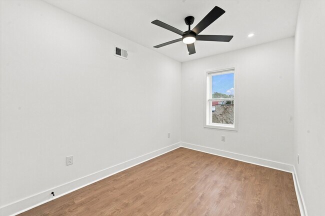 Building Photo - 269 S Hirst St