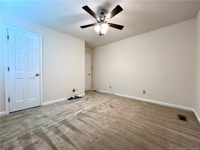 Building Photo - 6017 Lakeway Dr