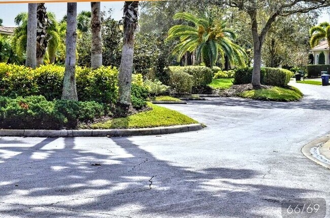 Building Photo - 1773 Grande Park Dr