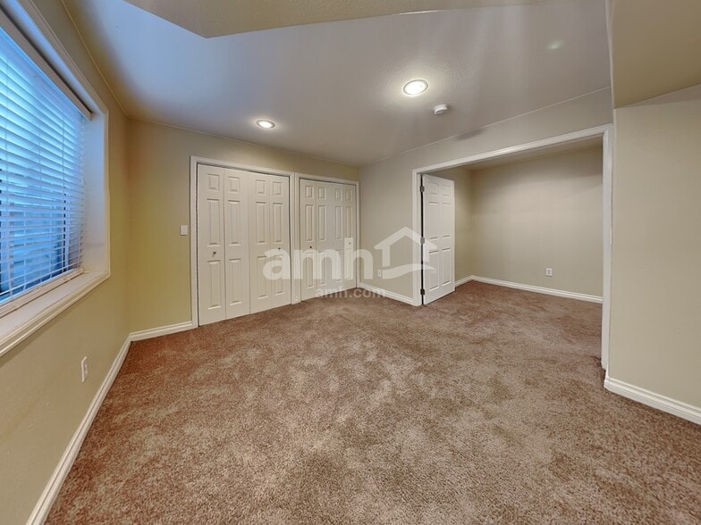 Building Photo - 285 Octillo St