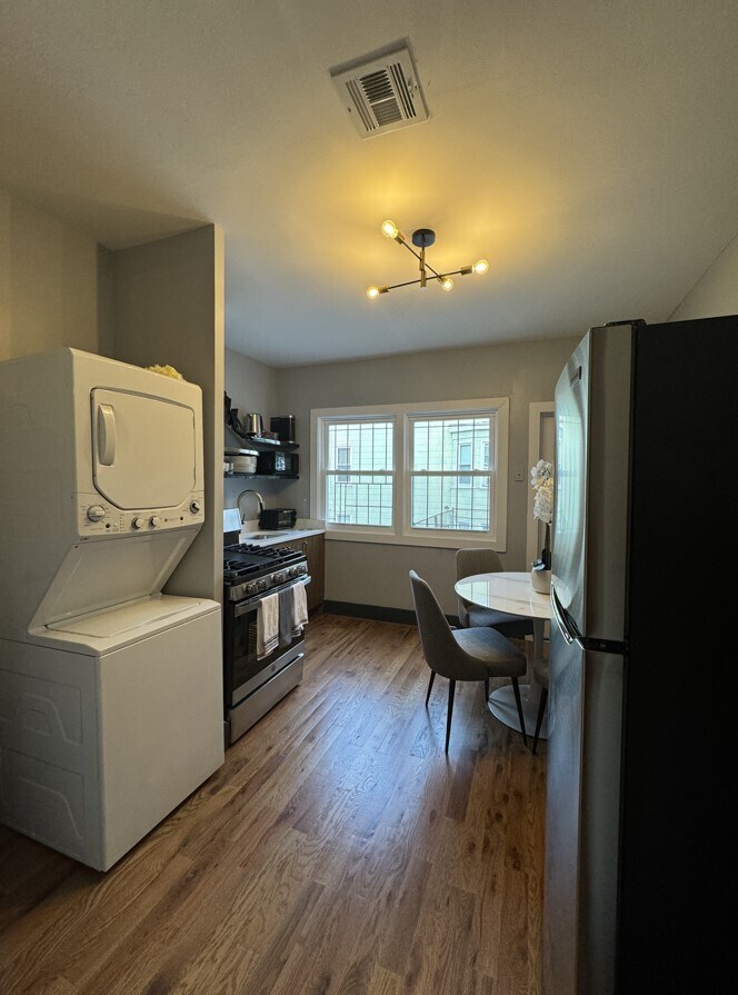 Unit 2 - 74 Baldwin Ave