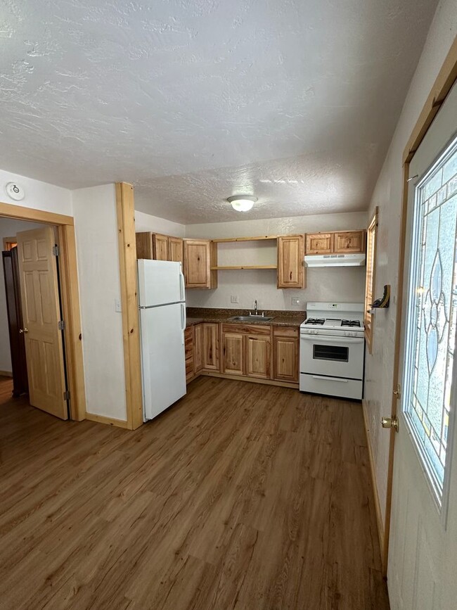 Building Photo - Cozy Pet friendly* 1Bd duplex! Available n...